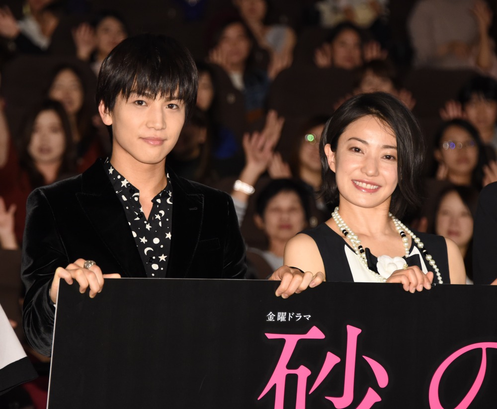 菅野美穂 岩田剛典をステージ上で 溺愛 いい子だわ Cinemacafe Net 菅野美穂 岩田剛典をステージ上で 溺愛 いい子だわ Cinemacafe Net