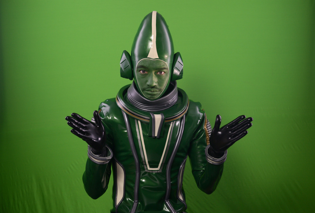 斎藤工 全身緑色の謎の宇宙人に 宇宙人うそつかない Cinemacafe Net