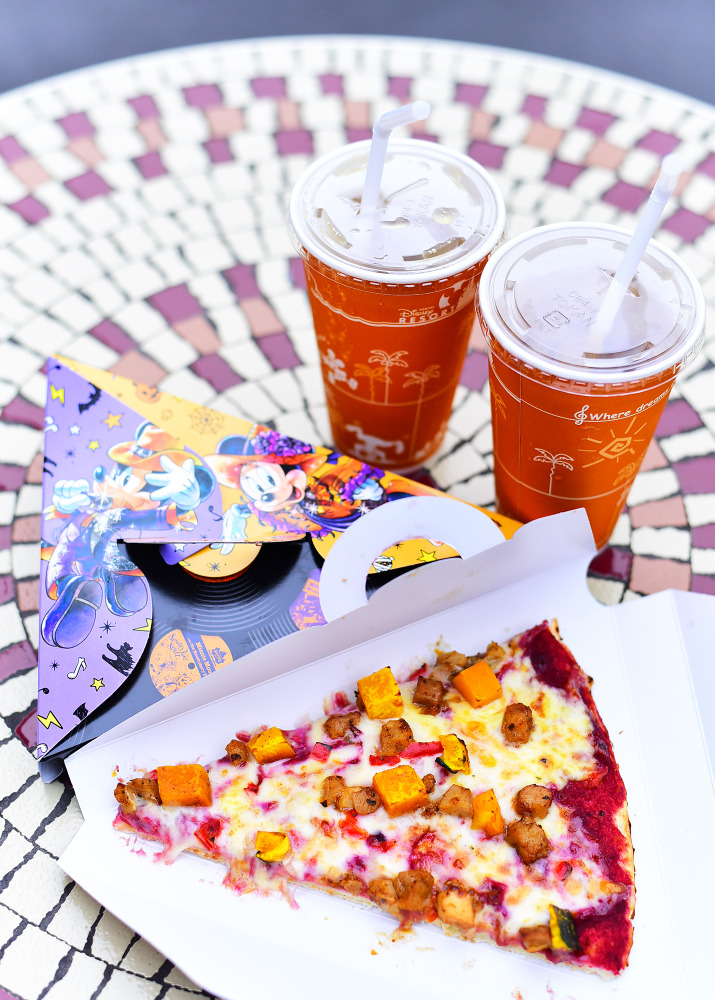ディズニー 名物ピザをハロウィン特別仕様で キャプテンフックス ギャレー 限定メニュー Cinemacafe Net