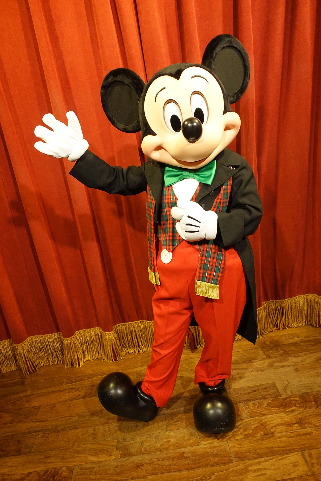 海外ディズニー 大人気の しゃべる ミッキーとグリーティング 5月12日に終了か Cinemacafe Net