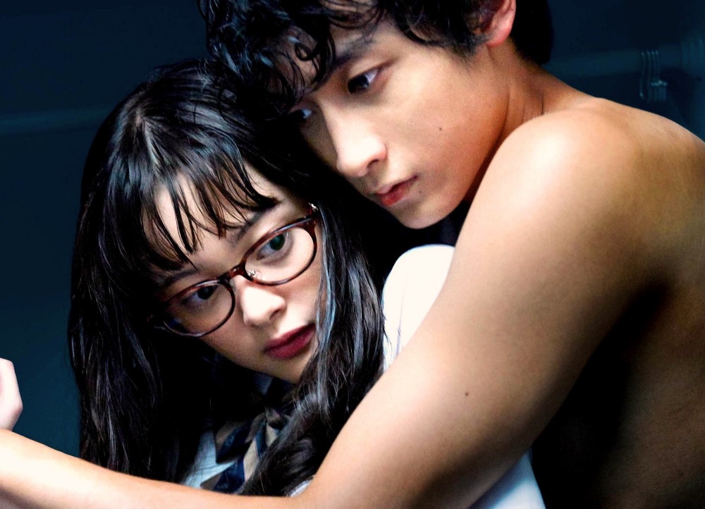 玉城ティナ 小関裕太 キス寸前 S対sの恋路の行方は わたしに しなさい 映像 Cinemacafe Net