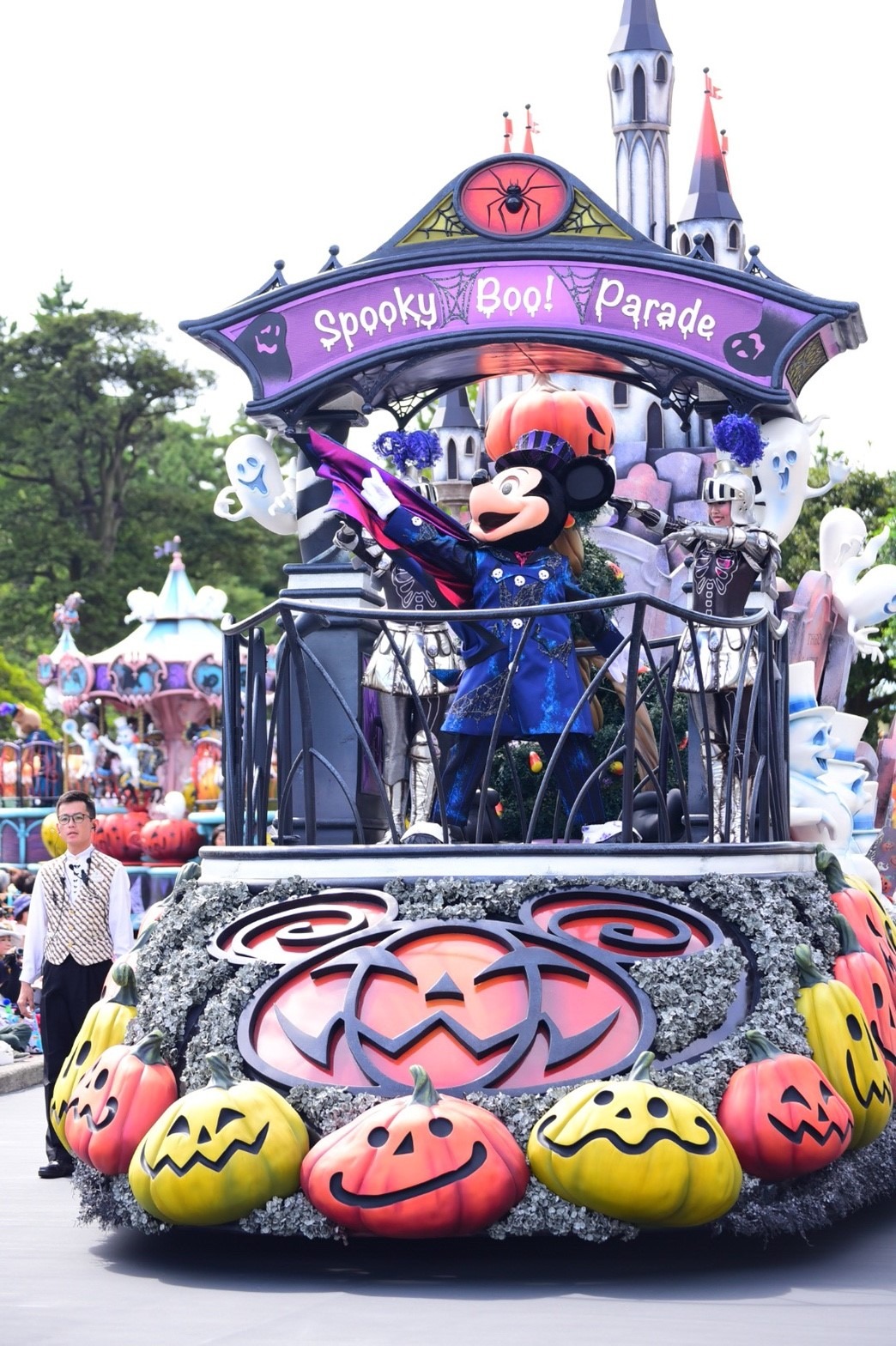 ディズニー ミッキー早着替えも披露 35周年のdハロ開幕 初登場 スプーキー Boo パレード Cinemacafe Net