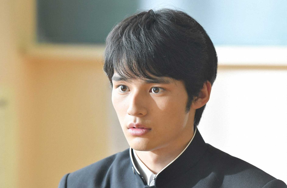 本作デビューの岡田健史 横顔が素晴らしい の声続出 中学聖日記 1話 Cinemacafe Net