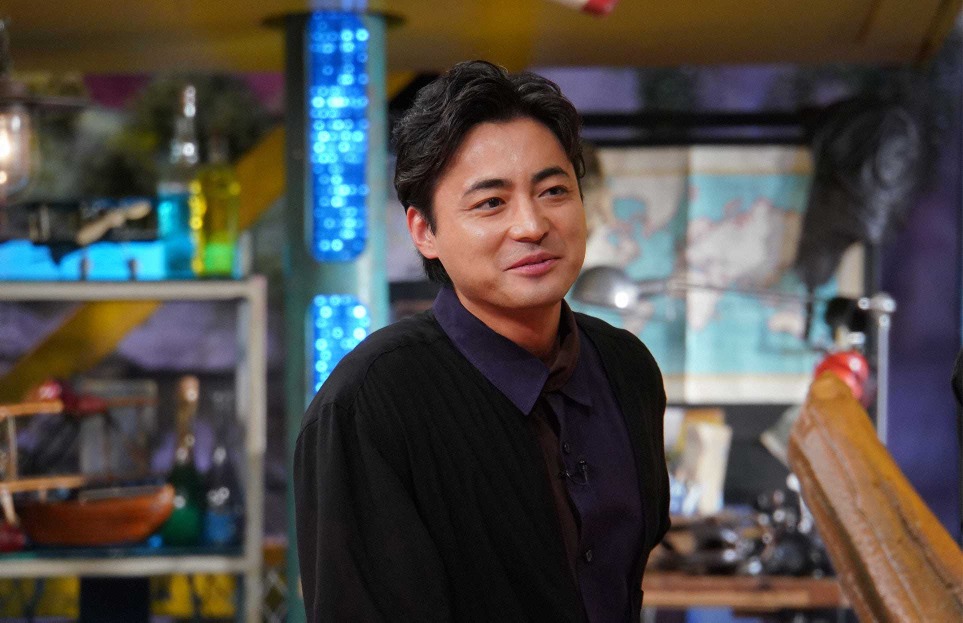 山田孝之 手押し相撲対決で松本潤とハグ 嵐にしやがれ Cinemacafe Net