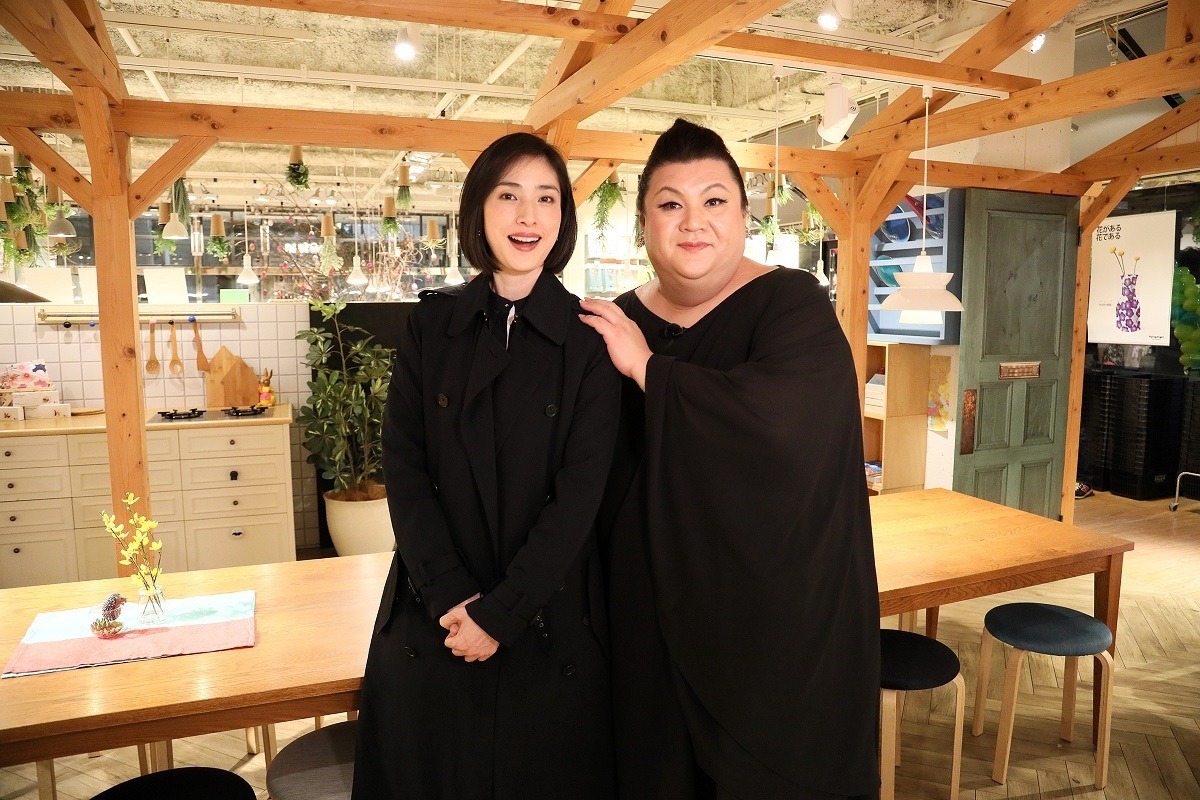 天海祐希 マツコ デラックスと夜の原宿を 徘徊 夜の巷を徘徊する Cinemacafe Net