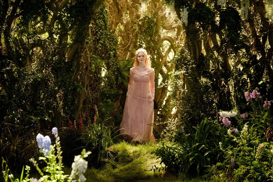 エル ファニング 眠れる森の美女 ピンクのドレスで マレフィセント2 に登場 Cinemacafe Net