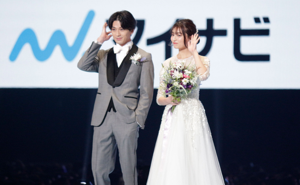 第29回東京ガールズコレクションa W 新田真剣佑 吉川愛 ウェディングドレス タキシード姿で登場 Cinemacafe Net 第29回東京ガールズコレクションa W 新田真剣佑 吉川愛 ウェディングドレス タキシード姿で登場 Cinemacafe Net