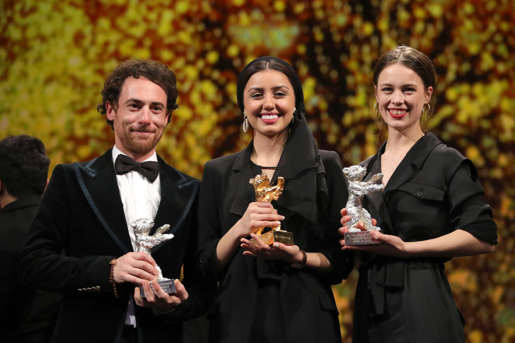 金熊賞はイラン監督作 ベルリン国際映画祭 日本経済新聞