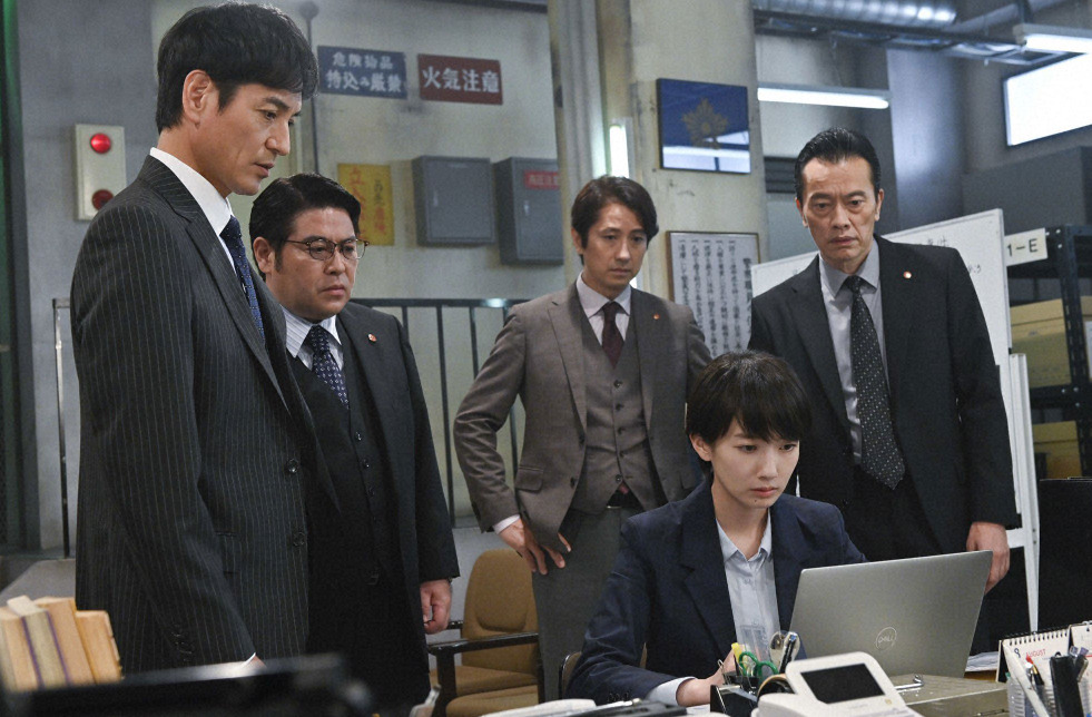 沢村一樹の エア壁ドン にざわめき キレッキレで素敵 の声 未解決の女 警視庁文書捜査官 5話 Cinemacafe Net
