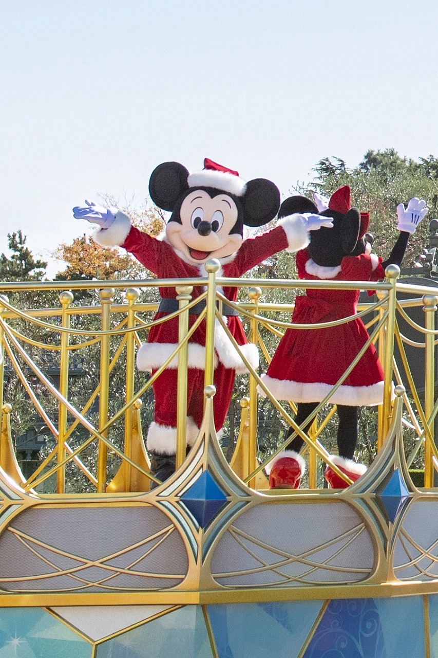 ディズニー サンタ衣装のミッキーが最強かわいい Xmasミニパレードの画像が到着 Cinemacafe Net ディズニー サンタ衣装のミッキーが最強かわいい Xmasミニパレードの画像が到着 Cinemacafe Net