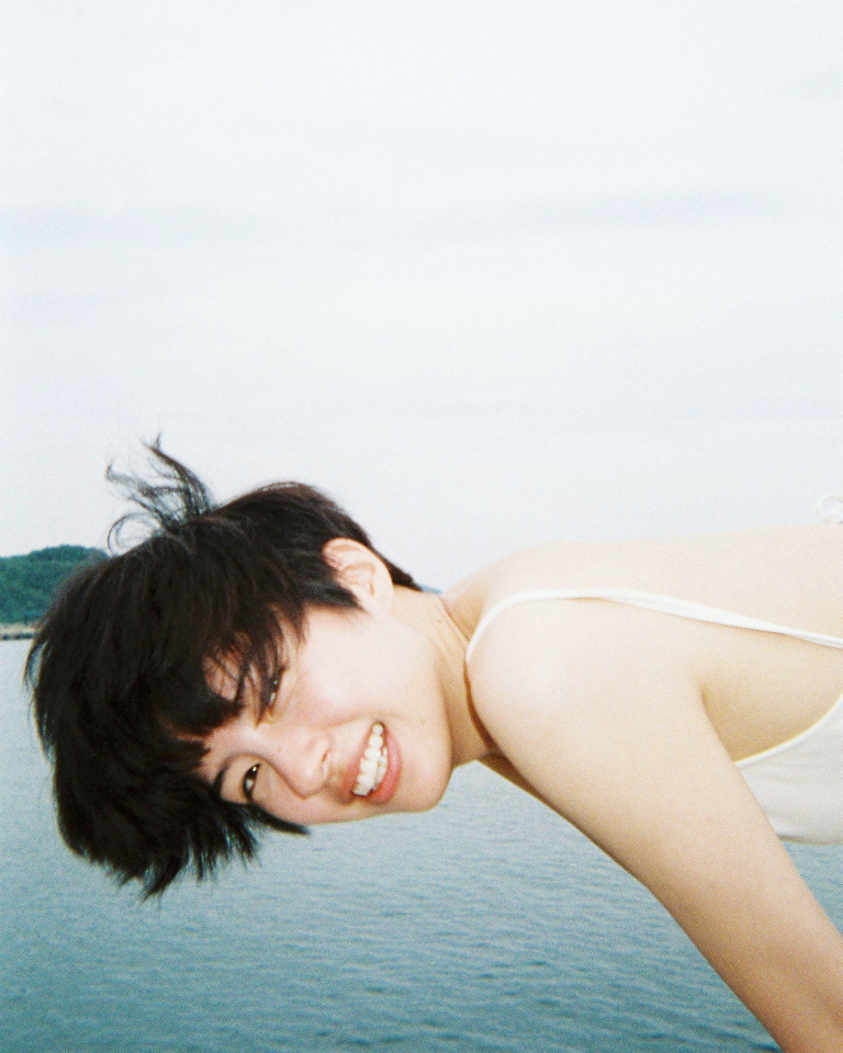 佐久間由衣が1st写真集発売 眠りから目覚め までを追う Cinemacafe Net