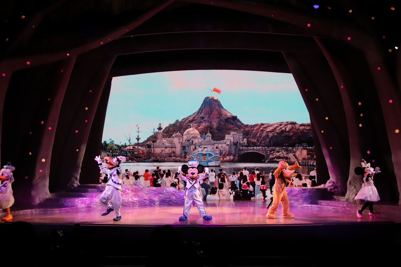 ディズニー Tds周年限定ショー シャイニング ウィズ ユー 状況次第で一部自由席として解放へ Cinemacafe Net