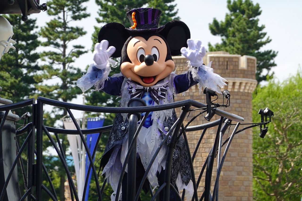 ディズニー】ゴースト衣装のミッキーがパレードに登場!3年ぶりの