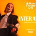 ナショナル・シアター・ライブ2025-2026「インター・エイリア」 2枚目の写真・画像