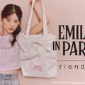 Netflix「エミリー、パリへ行く」コラボレーションアイテム、riendaから登場　パーカー・バッグなど全4型 画像