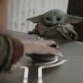 「何食べてても可愛い」グローグーのもぐもぐ姿にファン悶絶『スター・ウォーズ／マンダロリアン・アンド・グローグー』 画像