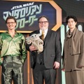 ペドロ・パスカルとジョン・ファヴロー監督が来日！中島裕翔が和傘で歓迎『スター・ウォーズ／マンダロリアン・アンド・グローグー』ジャパンプレミア 画像