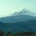 『火山のもとで』© COPYRIGHT, 1984 ITHACA ENTERPRISES, INC.
