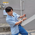 ヒョンビンが「ただのおじさん」!? 小学生にスルーされ自らカメラマンに徹する神対応に爆笑！ 画像