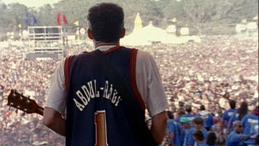 雪の下の炎 4枚目の写真・画像