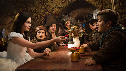 白雪姫と鏡の女王 4枚目の写真・画像