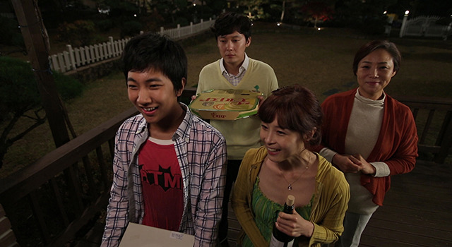 レッド・ファミリー 5枚目の写真・画像