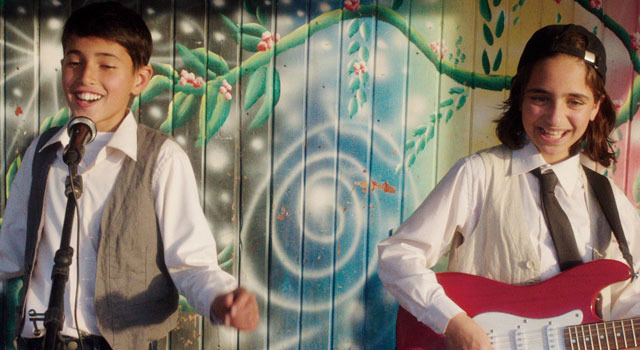 歌声にのった少年 1枚目の写真・画像