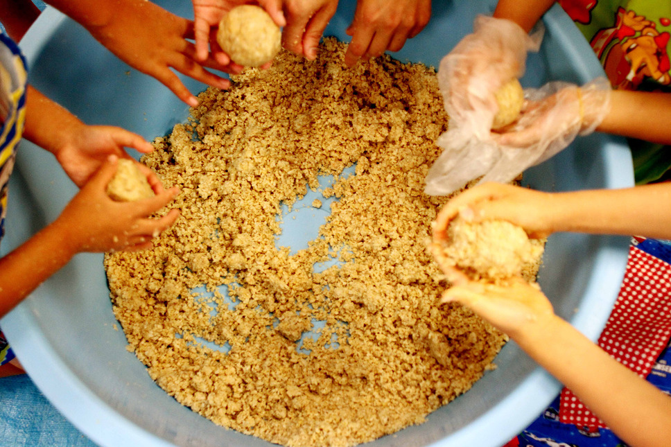 いただきます〜みそをつくる子どもたち 2枚目の写真・画像