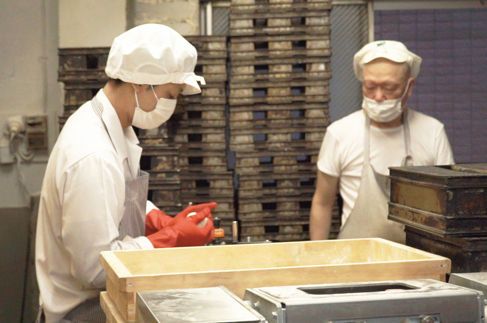 74歳のペリカンはパンを売る。 3枚目の写真・画像