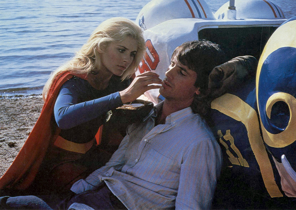 スーパーガール(C)APOLLO