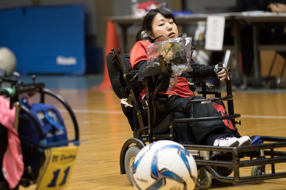 蹴る 2枚目の写真・画像