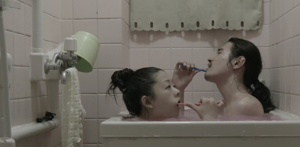 足りない二人(C)APOLLO