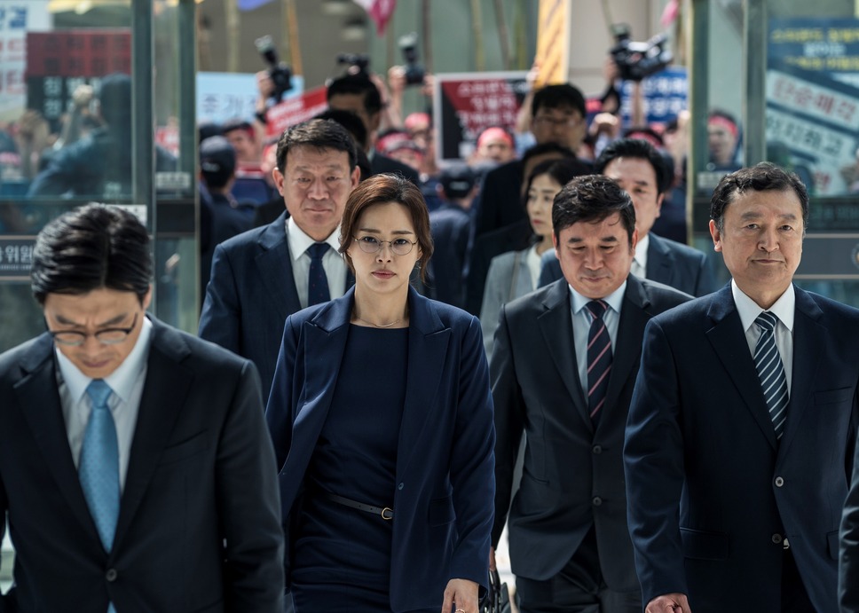 権力に告ぐ 4枚目の写真・画像