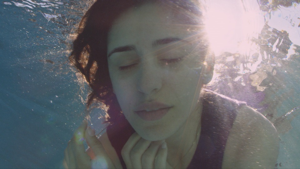 マリアム　エヴィーン刑務所に生まれて 1枚目の写真・画像