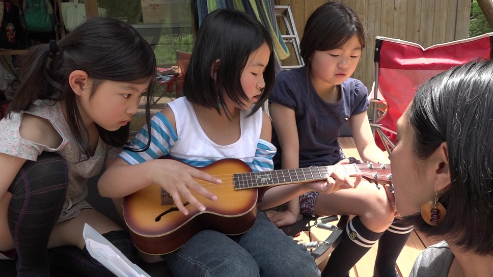 屋根の上に吹く風は 2枚目の写真・画像
