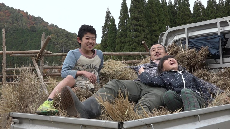 屋根の上に吹く風は 3枚目の写真・画像