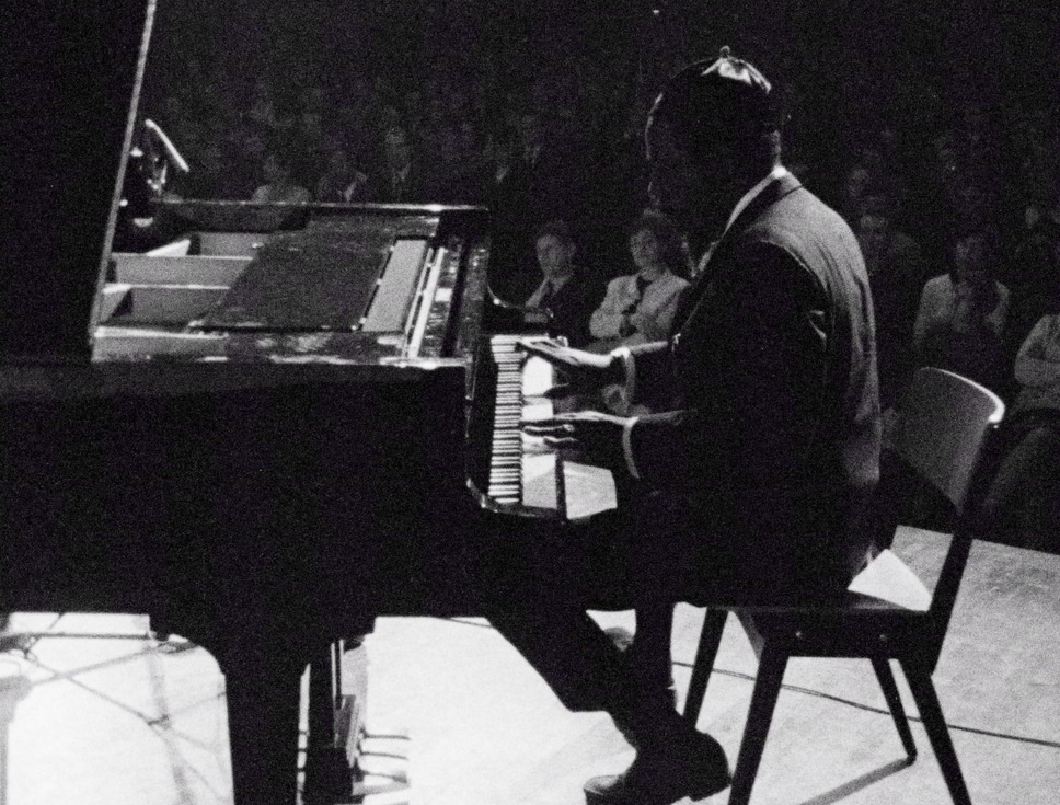 モンク・イン・ヨーロッパ 3枚目の写真・画像