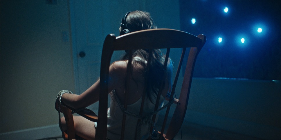 アブソリュート／服従者 2枚目の写真・画像