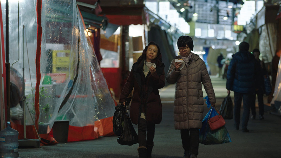 同じ下着を着るふたりの女 9枚目の写真・画像