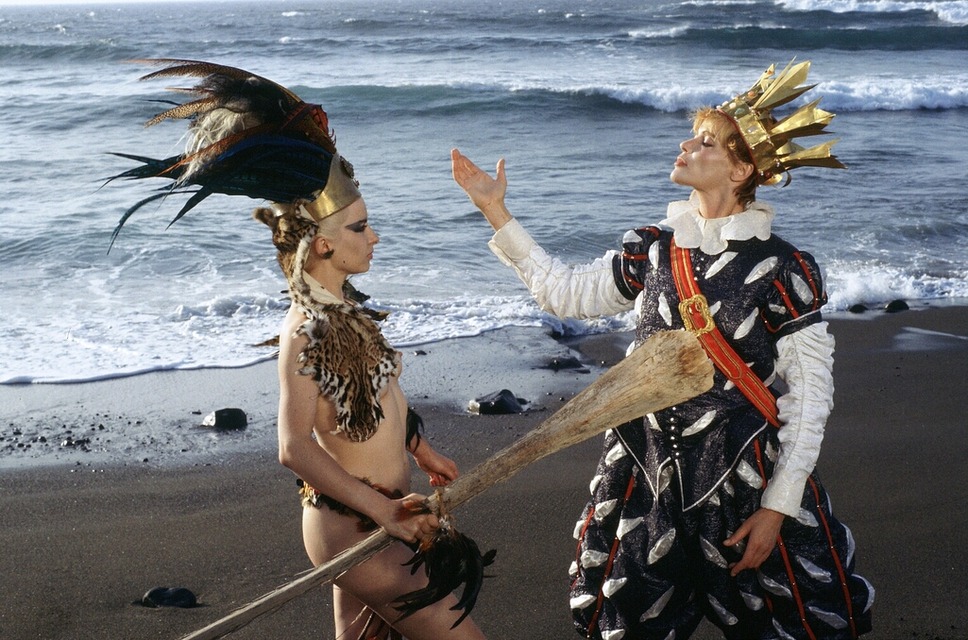 タブロイド紙が映したドリアン・グレイ 5枚目の写真・画像