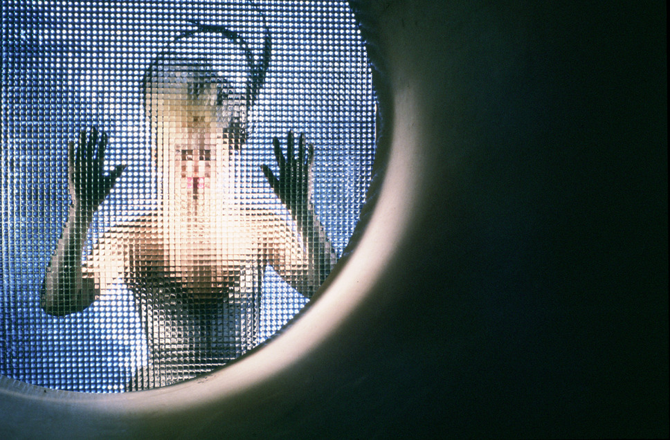 タブロイド紙が映したドリアン・グレイ 7枚目の写真・画像