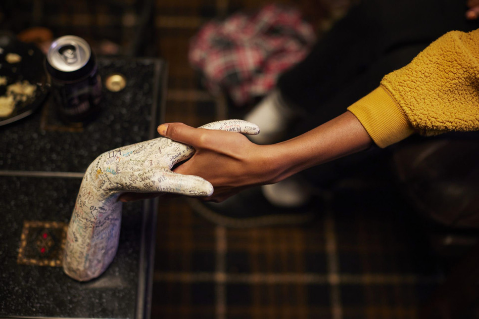 TALK TO ME／トーク・トゥ・ミー 9枚目の写真・画像