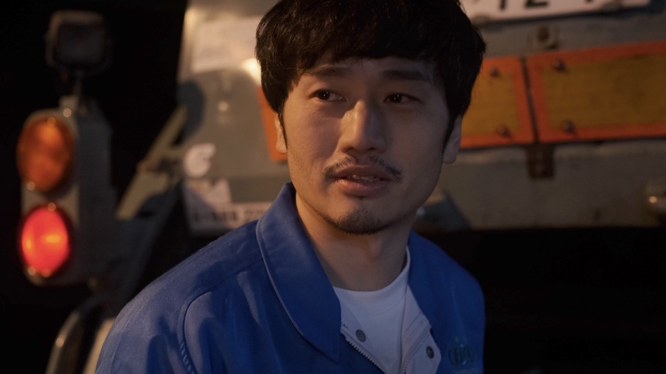 ゴミ屑と花 3枚目の写真・画像