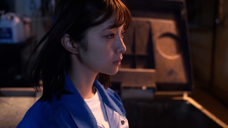 ゴミ屑と花 4枚目の写真・画像