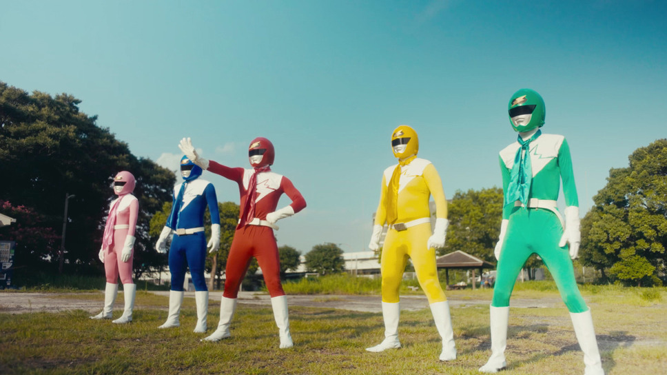 ひどくくすんだ赤 7枚目の写真・画像