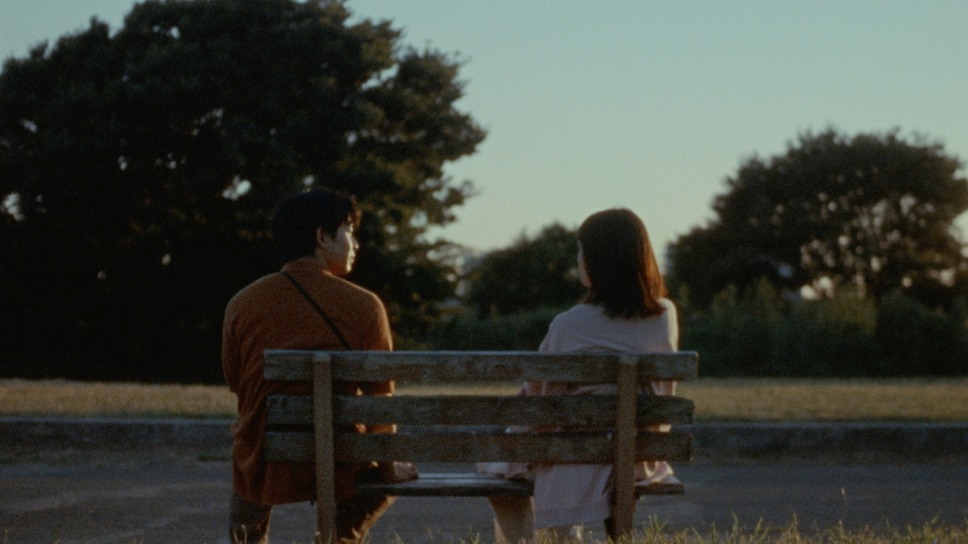 アット・ザ・ベンチ 2枚目の写真・画像