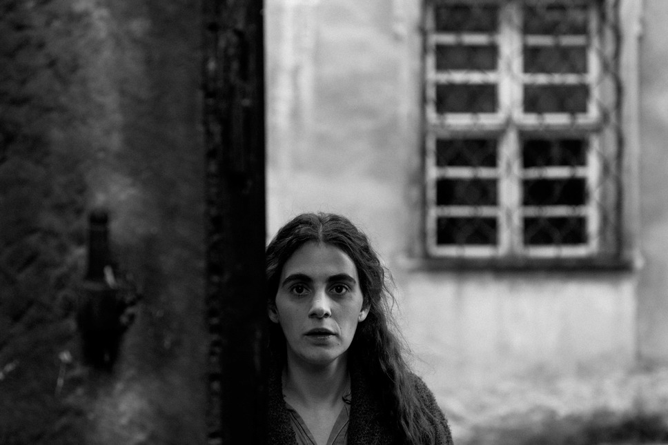 ガール・ウィズ・ニードル 4枚目の写真・画像