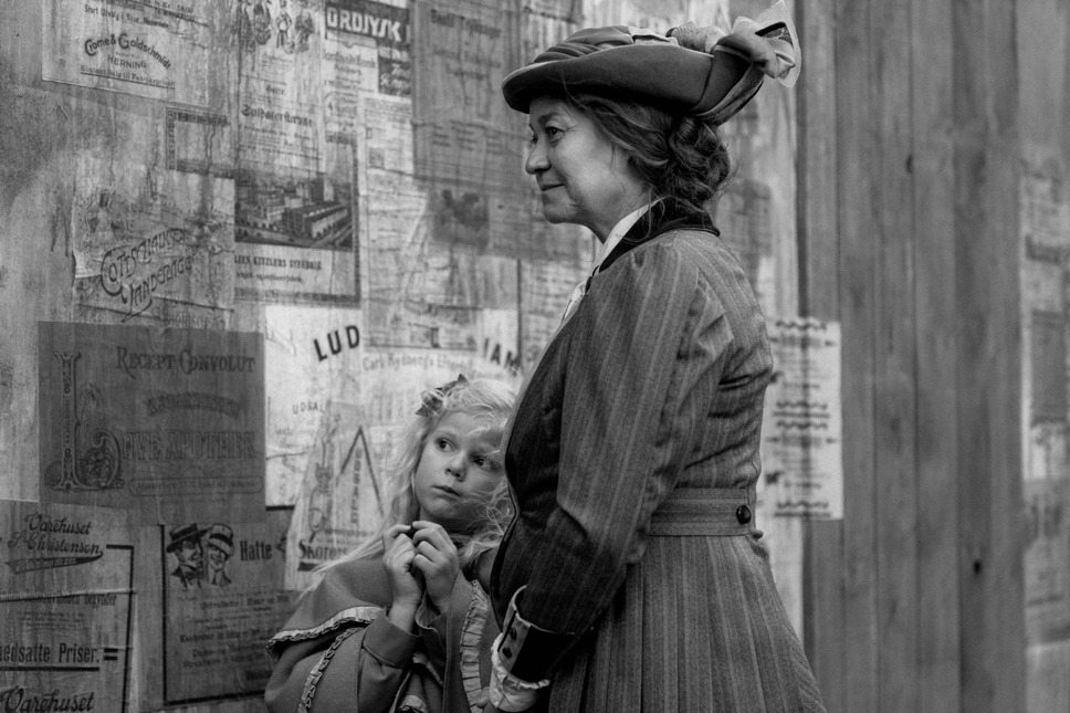 ガール・ウィズ・ニードル 8枚目の写真・画像