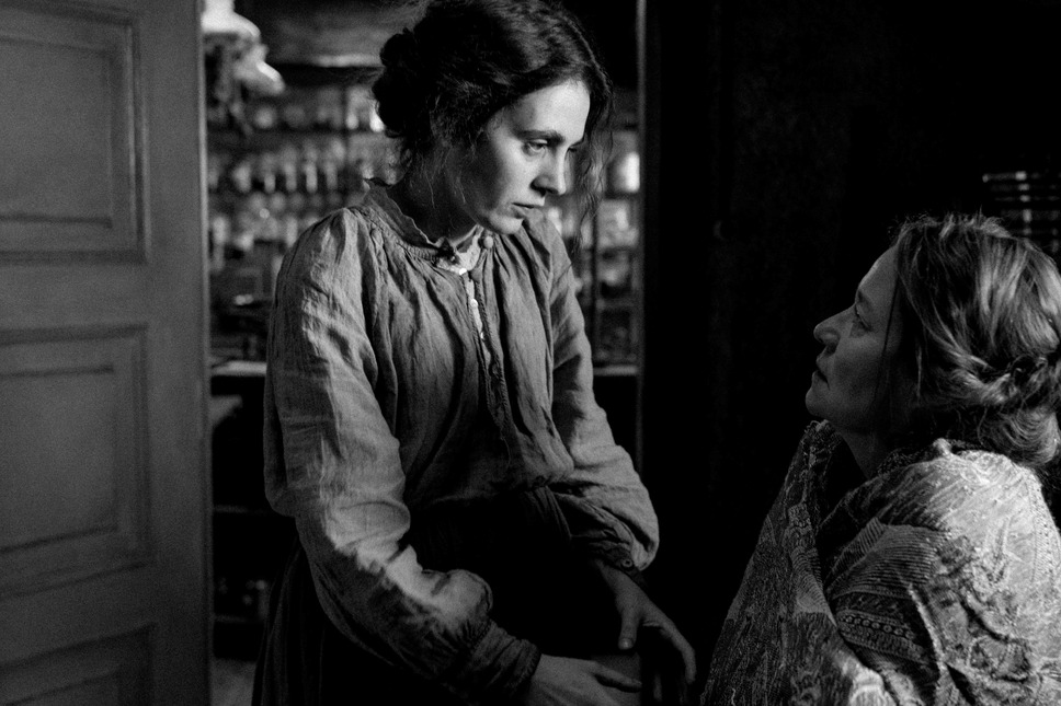 ガール・ウィズ・ニードル 11枚目の写真・画像