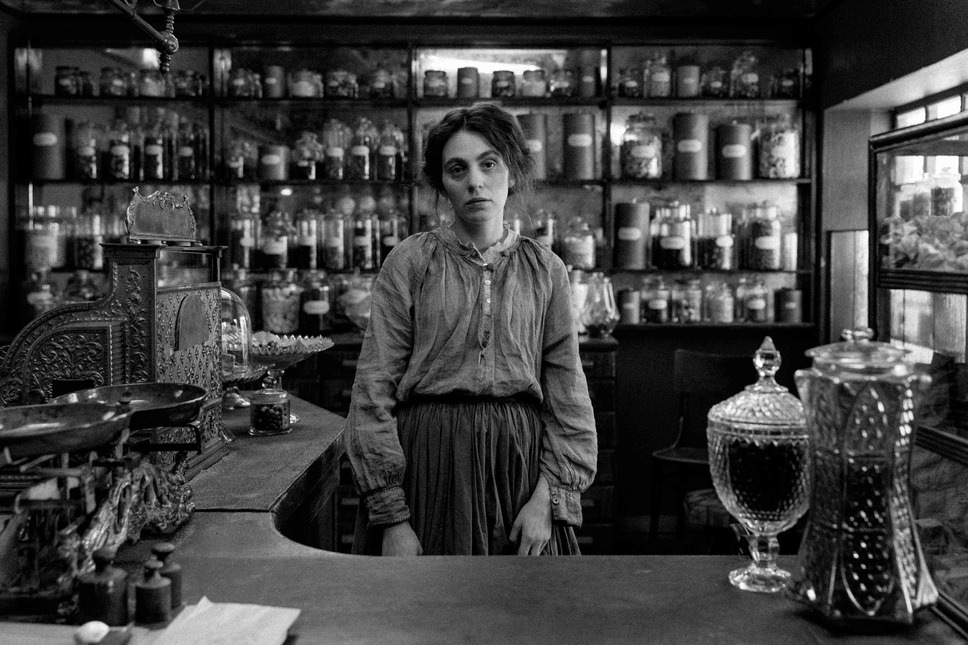 ガール・ウィズ・ニードル 13枚目の写真・画像